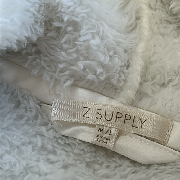 Z Supply white furry plush belted robe with pockets. Good condition. Size M/L. - Picture 2 of 10